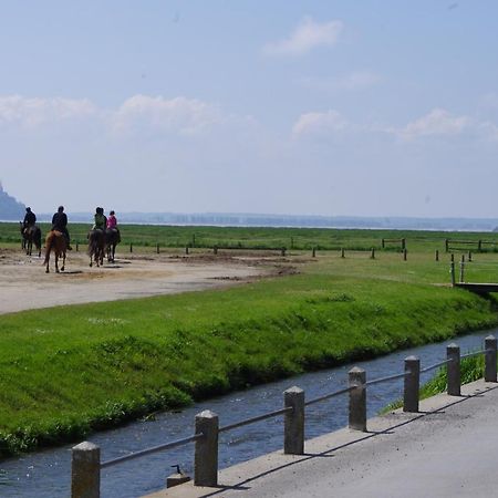 Gite Baie Bonheur Genêts Exterior foto